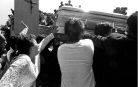 seora-llora-feretro