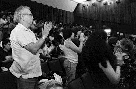 pg 42 aplausos-memoria-foro-jpg