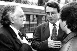 El senador y .. y ... Àalguien se acuerda que hace ese senor?