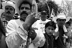 protesta de unos necios obreros agricolas que no han entendido el exito economico que ya anunci el dr. 