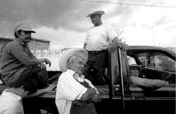 Los braceros mexicanos han ayudado con su trabajo a construir la grandeza econmica de que goza Estados Unidos n Foto de archivo: Ap