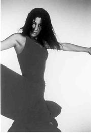 Vale ms la expresin del cuerpo que todo lo flamenco que puede haber en un vestido o una peineta, dice Sara Baras