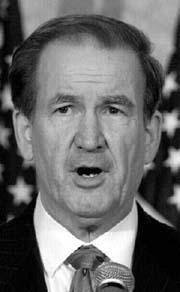 El ex republicano y aspirante a la candidatura presidencial del Partido de la Reforma, Pat Buchanan, durante su discurso en Falls Church, Virginia n Foto: Reuters