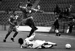 Sergio Almaguer impidi que Abundis llegara lejos n Foto: Carlos Cisneros