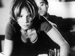 La gloria viene, se va; el dinero viene, se va; la credibilidad no hay que perderla porque si se va, no vuelve, seala Victoria Abril. Aqu con Carmelo Gmez, en una escena de Entre las piernas