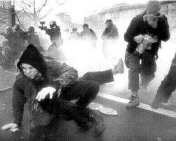 hay algo mas democratico que esto... por eso esta es la democracia que se le impone al mundo y se obliga a Cuba a tener mediante el bloqueo, VIVA LA DEMOCRACIA YANKI