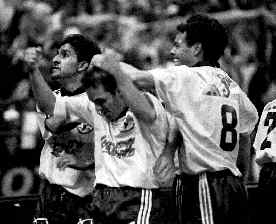 blanco-cuahtemoc-festeja-jpg