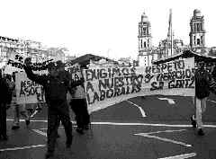 policias-bloqueo-zocalo-jpg