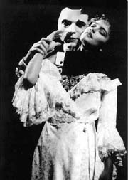 Entretenimiento con rigor, profesionalismo y calidad, al estilo Broadway, es la nueva oferta de la industria del espectculo en Mxico. El fantasma de la pera constituye su ms reciente producto 