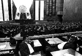 reporteros-esperan-sesion-jpg