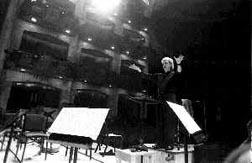 El director Enrique Diemecke demostr una intensidad madura, concentrada y sabia n Foto: Elsa Medina
