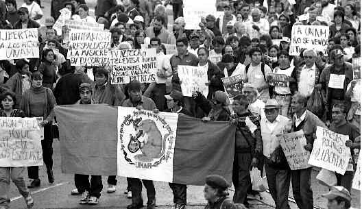 Marcha de protesta en Paseo de la Reforma por la entrada de la Polica Federal Preventiva a las instalaciones de Ciudad Universitaria n Foto: Duilio Rodrguez