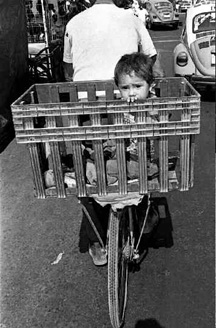 esfuerzo infantil o un ninyo de fuerza