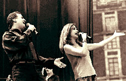 El dueto espaol, en el Zcalo del DF n Fotos: Frida Hartz