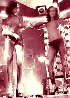 Las modelos que promovieron la nueva seal de la cadena de televisin va satlite, en el MenÕs Club de la Zonaja n Foto: Jos Carlo Gonzlez