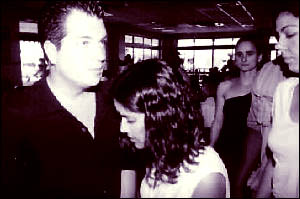 Salma y Alemn Magnani, en el caf La Parroquia del puerto de Veracruz