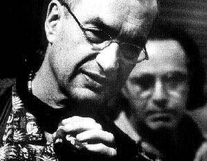 Arriba, el cineasta alemn Wim Wenders, con el compositor estadunidense Ry Cooder; y en la imagen inferior una escena del filme: Eliades Ochoa, Ibrahim Ferrer y Juan de Marcos n Foto: Cortesa de Latina, distribuidora de cine independiente