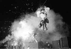 salinas-quema-judas-2-jpg