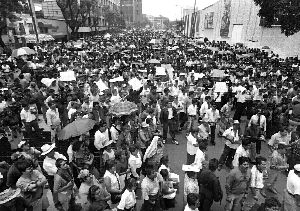 maestros-protesta-televisa-jpg