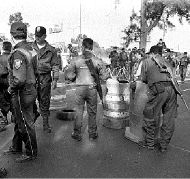 policias-auxiliares-bloqueo-jpg