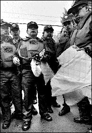 policias-auxiliares-protes-