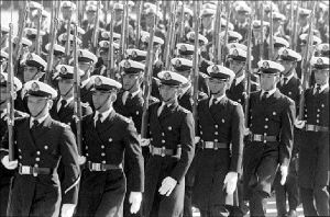 militares_desfile1308aw