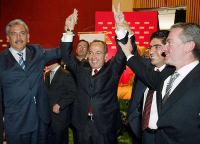 Ofrece Calder&oacute;n respeto a resultados del IFE