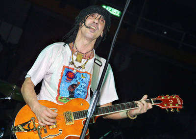 Agita el clandestino con m&uacute;sica Y discurso Pol&iacute;tico