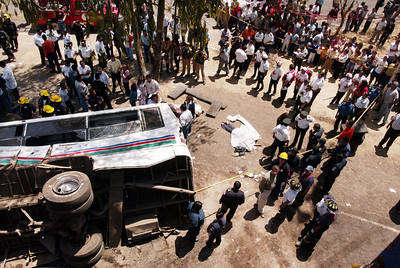 Mueren 12 estudiantes en la carretera M&eacute;xico-Pachuca