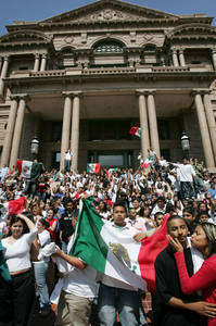 ONG: triunfo de migrantes, pero la <I>guerra</I> ser&aacute; larga