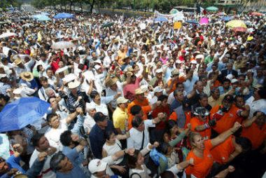 La necedad foxista lleva el pa&iacute;s al caos: Hern&aacute;ndez Ju&aacute;rez