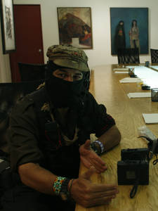 Desestabiliza al pa&iacute;s la violencia oficial, advierte el <I>sub Marcos </I>