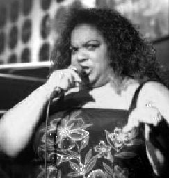 Gran&aacute; Louise: la el&eacute;ctrica voz de Chicago, en el DF