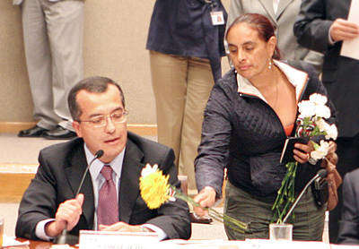 Llueven reclamos en sesi&oacute;n del IFE