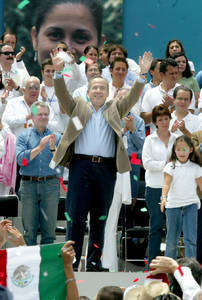 Felipe Calder&oacute;n arremete contra  rivales y luego los llama a dialogar