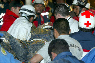 Dos deslaves en la autopista M&eacute;xico-Toluca
