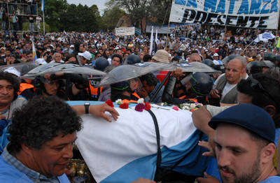 Disturbios en el traslado de los restos de Per&oacute;n