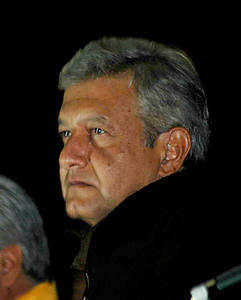 L&oacute;pez Obrador  crear&aacute; una red informativa en 2,500 municipios