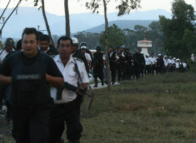 Michoac&aacute;n:se amotinan reos de alta peligrosidad