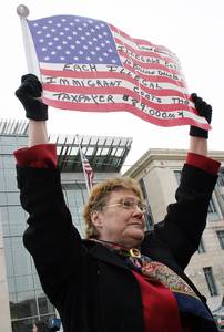 Radio de EU atiza frenes&iacute; antinmigrante