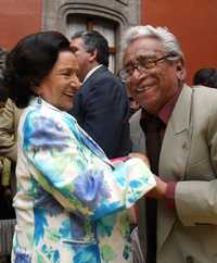 Ifigenia Martínez y Gerardo Unzueta recibieron ayer un reconocimiento a su trayectoria dentro del perredismo