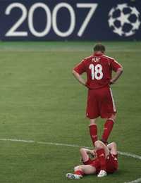 Dik Kuyt anotó por el Liverpool, pero no fue suficiente para alcanzar al Milán.FOTO Reuters