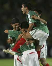 Júbilo de los tricolores tras la segunda anotación a la verdeamarelha, a cargo de Ramón Morales (11)