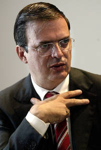 Ebrard: Calder&oacute;n busca someter al GDF a su plan hegem&oacute;nico