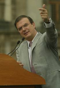 Ebrard exige a Hacienda no dar sesgo pol&iacute;tico a la deuda del DF