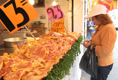 Niega Calder&oacute;n que la reforma fiscal cause carest&iacute;a