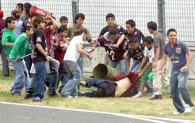 129 detenidos en el Pumas-&Aacute;guilas Blancas