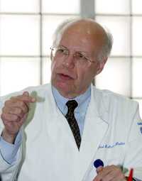 José Narro Robles durante la entrevista con La Jornada