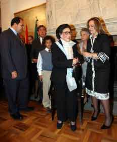 Espa&ntilde;a condecora a Amalia Sol&oacute;rzano por su auxilio a miles de exiliados