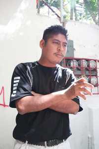 Luis González Alavez, dirigente de los egresados de la normal rural de Ayotzinapa, denunció hostigamiento de agentes federales y estatales en contra de él y de su familia